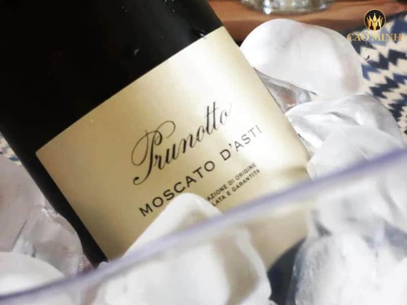 ghi-chu-nem-thu-chai-ruou-vang-y-prunotto-moscato.jpg