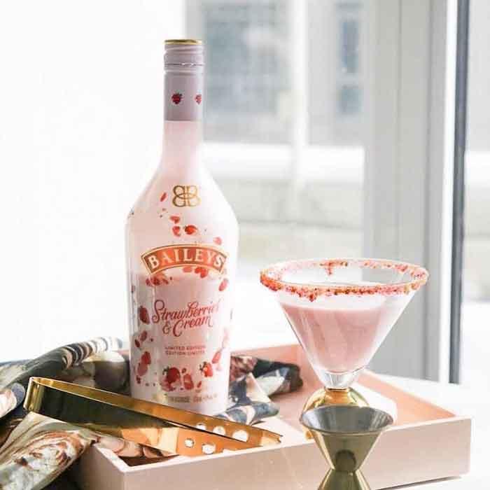 Ruou-sua-vi-kem-dau-Baileys-Strawberry-Cream-3.jpg